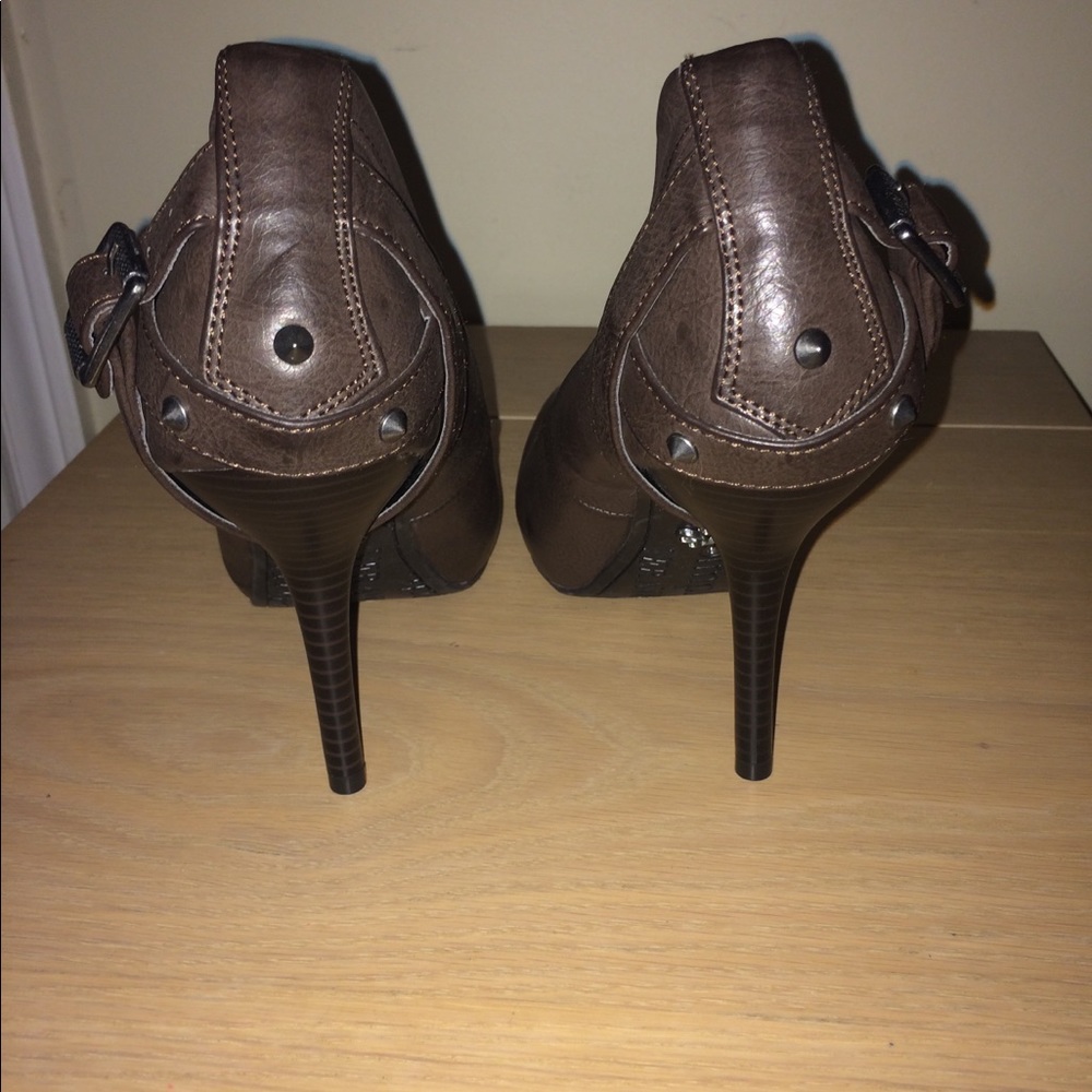 Vera Wang Heels?!?!